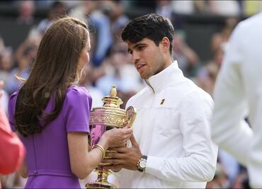 Kate Middleton entregó el trofeo a Carlos Alcaraz; así fue su presencia en la final de Wimbledon