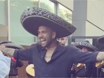 ¿Qué hay detrás de los misteriosos tuits de Dani Alves?