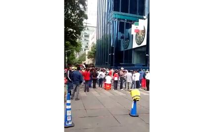 Se moviliza CNTE frente a la PGR