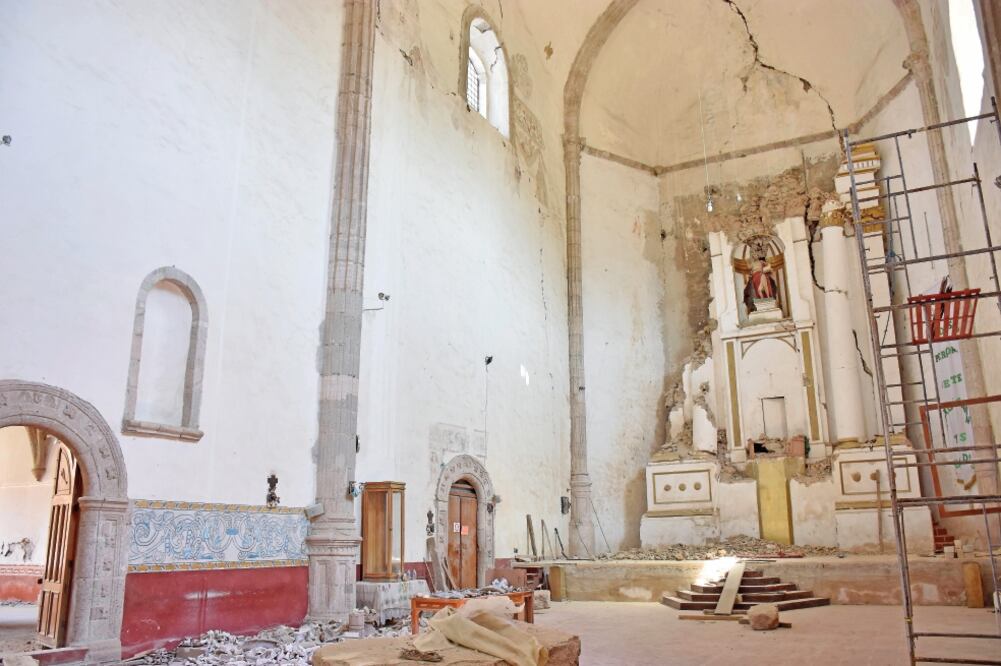 A tres meses del sismo, así luce el Convento de San Juan Bautista en Tlayacapan, Morelos. Han comenzado las labores de rescate: se colocaron andamios para reforzar los muros, lonas para evitar filtraciones.