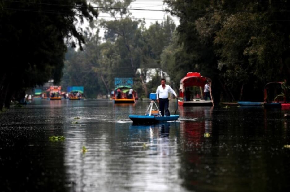 Clases por TV, fuerza policial y la piñata de López-Gatell, entre las fotos de la semana