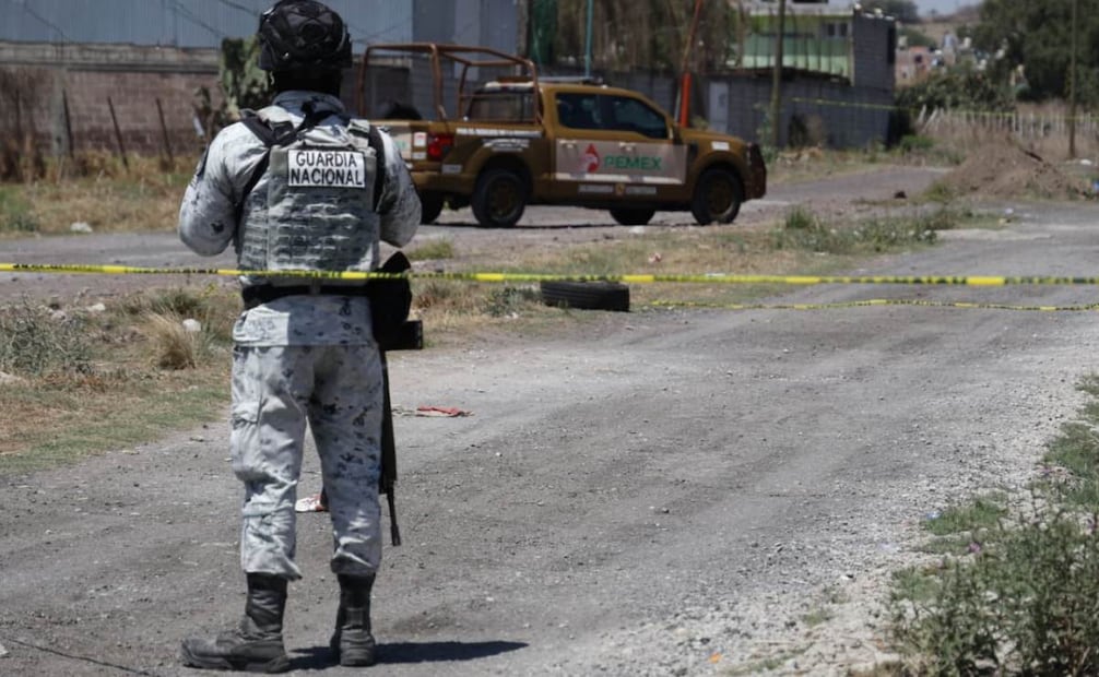 Fiscalía y Pemex revisan túnel clandestino en Acolman; hay cuatro fallecidos.
Foto: Karla Guerrero.