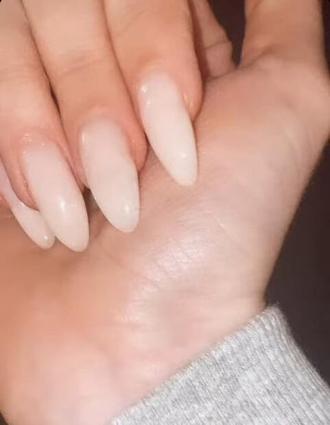 Milky Nails: Belinda se une a esta tendencia de uñas y se ven increíbles