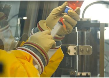 Investigan a empresa SAFE por brote de bacteria Klebsiella oxytoca en Edomex; Cofepris suspende uso de intravenosas