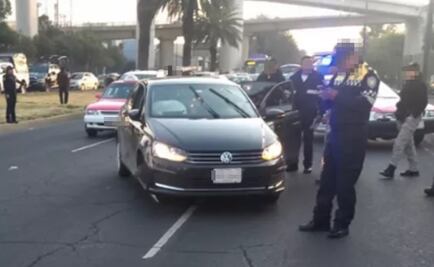 Balea a conductor porque "le ganó el paso" en Periférico 