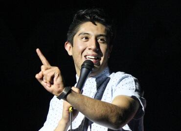 Standuperos deberíamos aprender de youtubers: Daniel Sosa