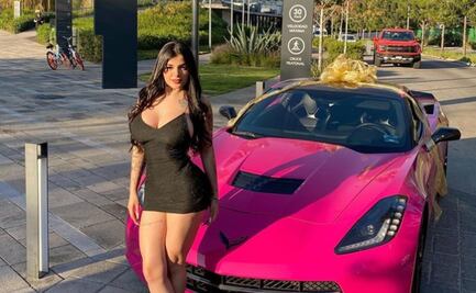 Esto cuesta el lujoso convertible rosa de Karely Ruiz 