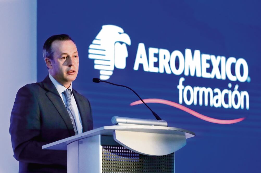 Andrés Conesa, director de Aeroméxico, dijo que la empresa requerirá entre 60% y 70% más pilotos y sobrecargos en los próximos 10 años, debido a que se prevé incorporar 200 aviones a su flota. (LUCÍA GODÍNEZ. EL UNIVERSAL)