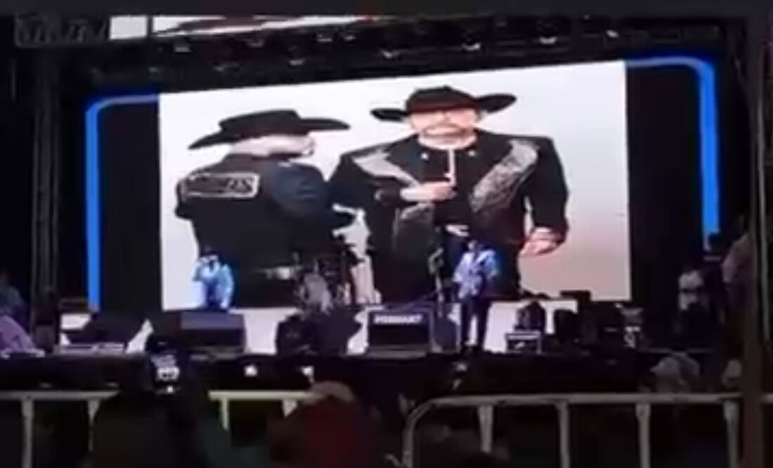 Dentro de las fiestas por el CCXII Aniversario de la firma del Decreto Constitucional para la Libertad de la América Mexicana, el gobierno que encabeza Fanny Arreola Pichardo, contrató a Los Originales de San Juan, agrupación musical que canta narcocorridos, por lo que será sancionada.
Foto: Especial.