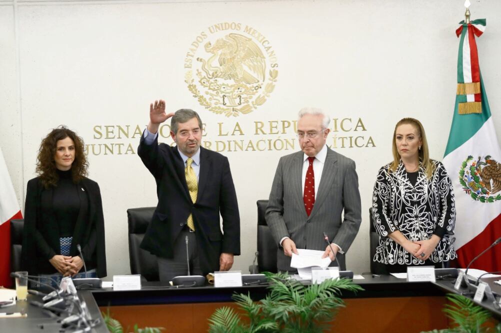 Juan Ramón de la Fuente (segundo de izq. a der.) dijo que para el nuevo gobierno se presenta la tarea de generar una verdadera cultura de derechos humanos, que empiece en la educación inicial. (VALENTE ROSAS. EL UNIVERSAL)
