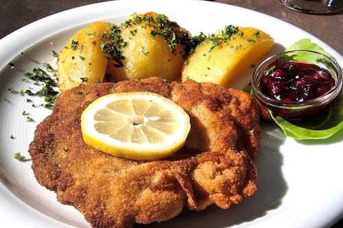 A la versión más grande la milanesa se le conoce como orejona Foto: Pixabay