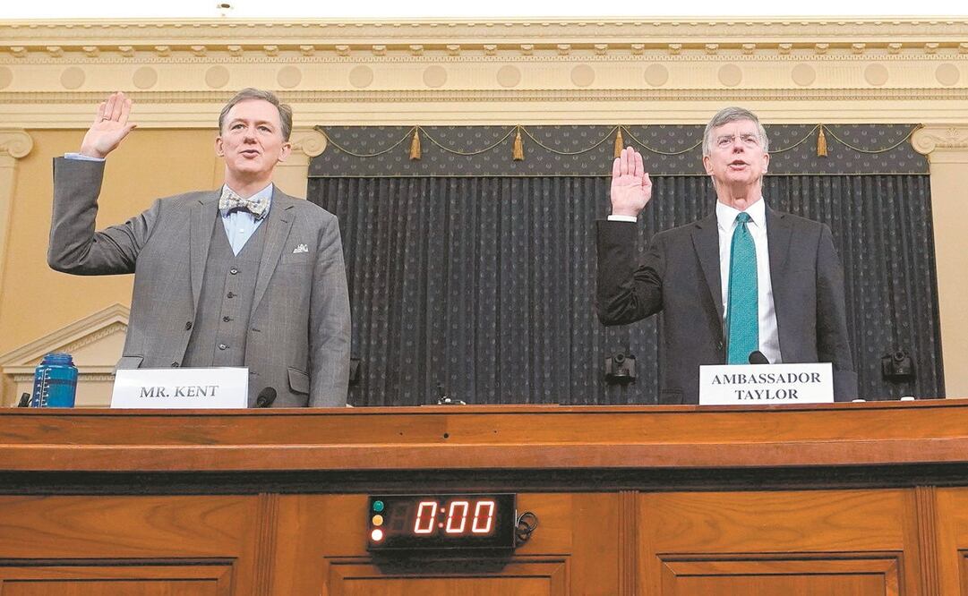 El subsecretario adjunto de Estado, George Kent, y el embajador en Ucrania, Bill Taylor, antes de testificar ante un comité de la Cámara Baja. Foto: JOSHUA ROBERTS. EFE