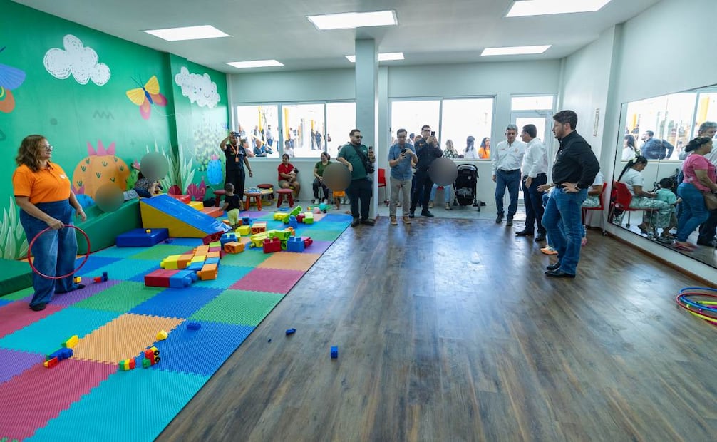 Samuel García inaugura Macrocentro Comunitario en Allende, Nuevo León; ofrece servicios sociales, educativos y culturales.
Foto: Especial.