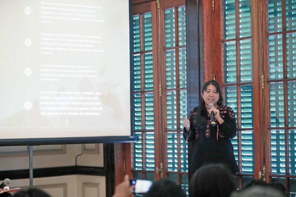 Integrantes del Instituto de Liderazgo Simone de Beauvoir y de la Asamblea Nacional Política de Mujeres Indígenas charlaron sobre los problemas políticos que aquejan a la población femenina en el país. (ALEJANDRA LEYVA. EL UNIVERSAL)