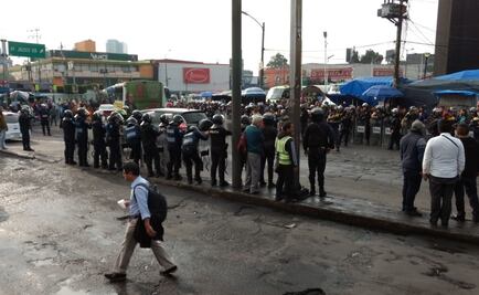 Taxistas bloquean avenida Jalisco en Tacubaya; denuncian extorsiones
