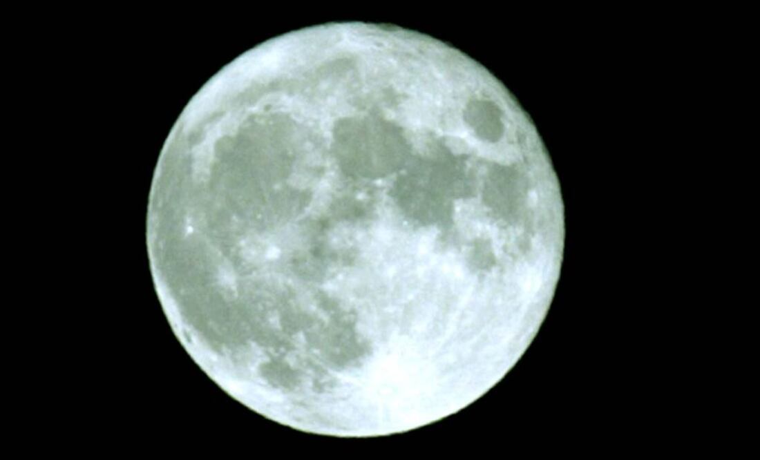 La luna llena es una fase lunar que ocurre cuando la luna aparece completamente iluminada desde la perspectiva de la Tierra. Foto: ARCHIVO