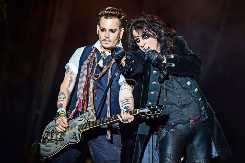 Depp está de gira con su banda, en la que también está Alice Cooper (ANDREAS ARNOLD. EFE)