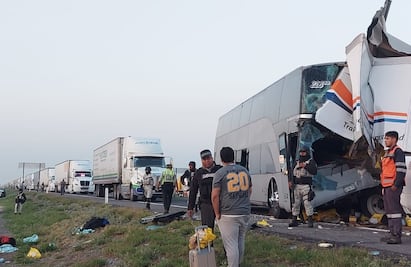 Autobús de migrantes se accidenta en carretera de Matehuala, SLP