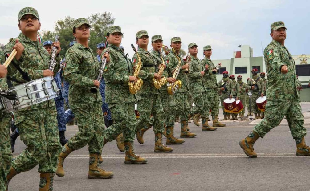 Integrantes de la banda de guerra del Ejército ensayan para el desfile del 16 de septiembre (31/08/2026). Foto: Karla Guerrero / EL UNIVERSAL
