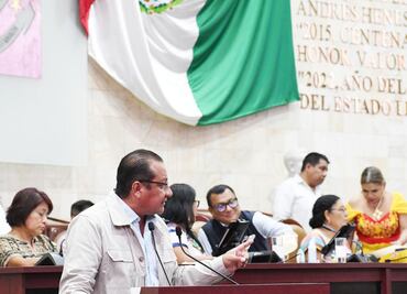 Diputado de Morena pide clausurar tiendas Oxxo cercanas a escuelas en Oaxaca por "atentar" contra salud de estudiantes
