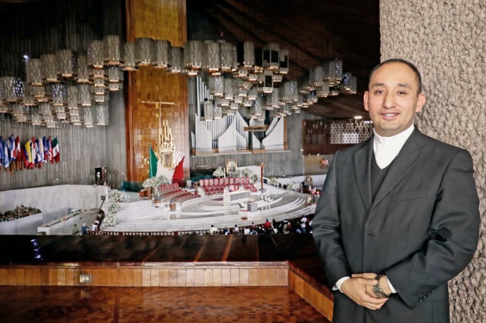 Sacristán mayor de la Basílica de Guadalupe, Andrés Enrique Sánchez Ramírez. (IVAN STEPHENS EL UNIVERSAL)