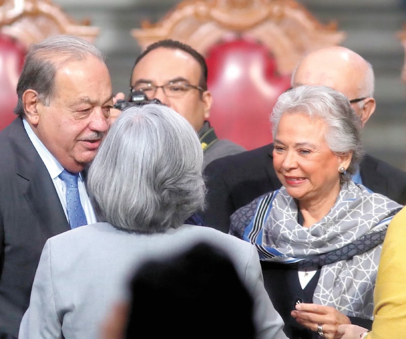 Personajes como el empresario Carlos Slim y Olga Sánchez Cordero, secretaria de Gobernación, acudieron a la ceremonia. GERMÁN ESPINOSA. EL UNIVERSAL