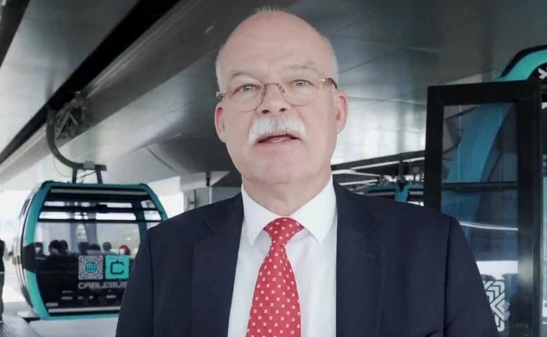Clemens von Goetze, embajador de Alemania en México recorre el Cablebús en Chapultepec. Foto: Captura de pantalla