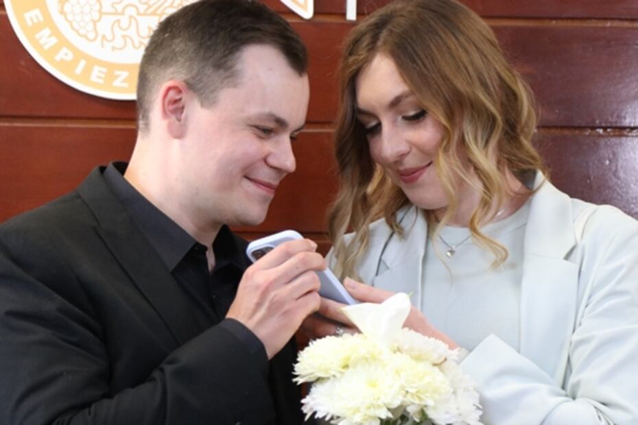 El amor une a Rusia y Ucrania: pareja se casa en Tijuana