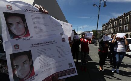 Familiares de desaparecido protestan frente a palacio de gobierno de Edomex