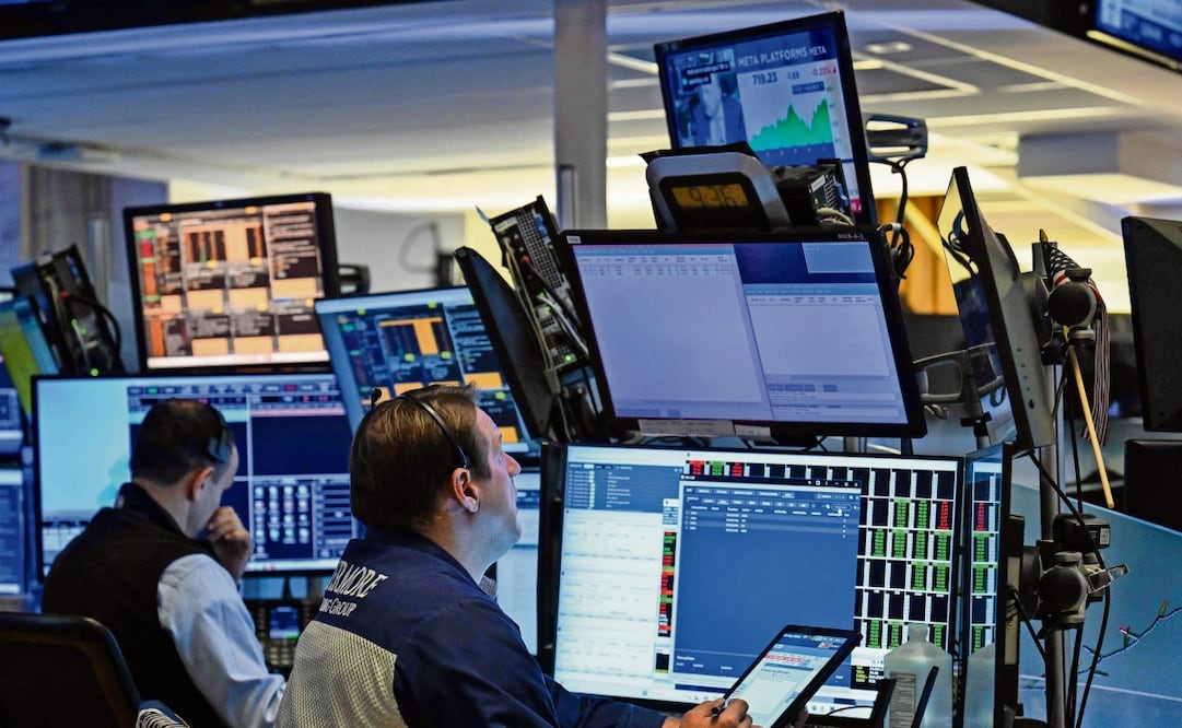 Ante la expectativa de menores recortes en las tasas de interés, las bolsas en NY, con excepción del Nasdaq, cerraron con pérdidas. Foto: Angela Weiss / AFP