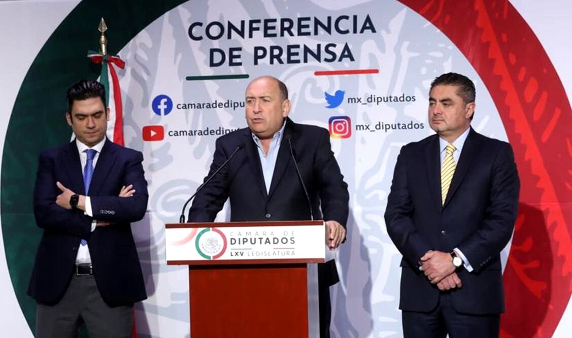 Los coordinadores parlamentarios del PRI, PAN, y PRD en la Cámara de Diputados, Rubén Moreira, Jorge Romero y Luis Espinosa Cházaro, anunciaron el renacimiento de la coalición Legislativa de Va por México. Foto: especial