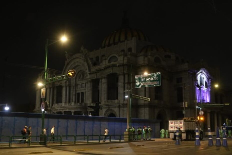 Resguardan con vallas metálicas monumentos del Centro Histórico por marcha del Día de la Mujer