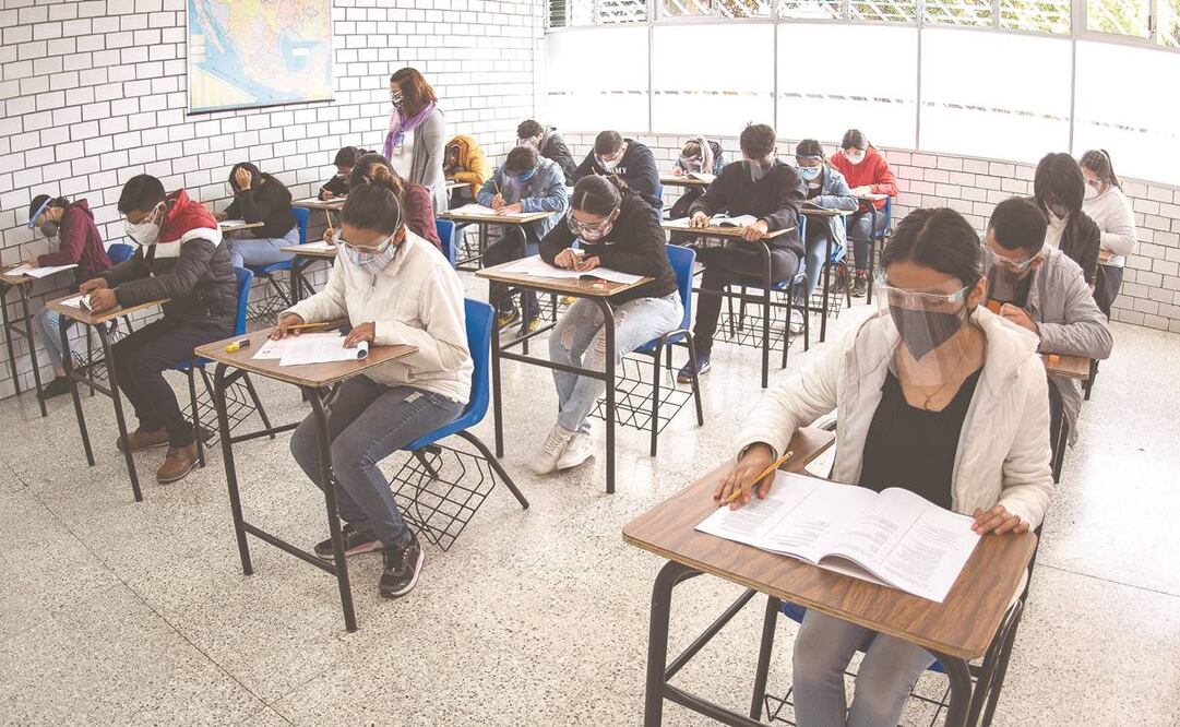 Entre ayer y hoy, según el protocolo sanitario de la UNAM, 62 mil 277 aspirantes fueron repartidos del total a fin de evitar contagios. Fotos: Especial.