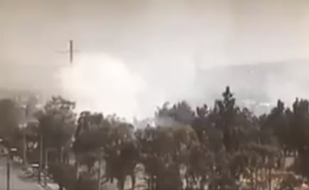 Bomberos atienden incendio en pastizal de Iztapalapa