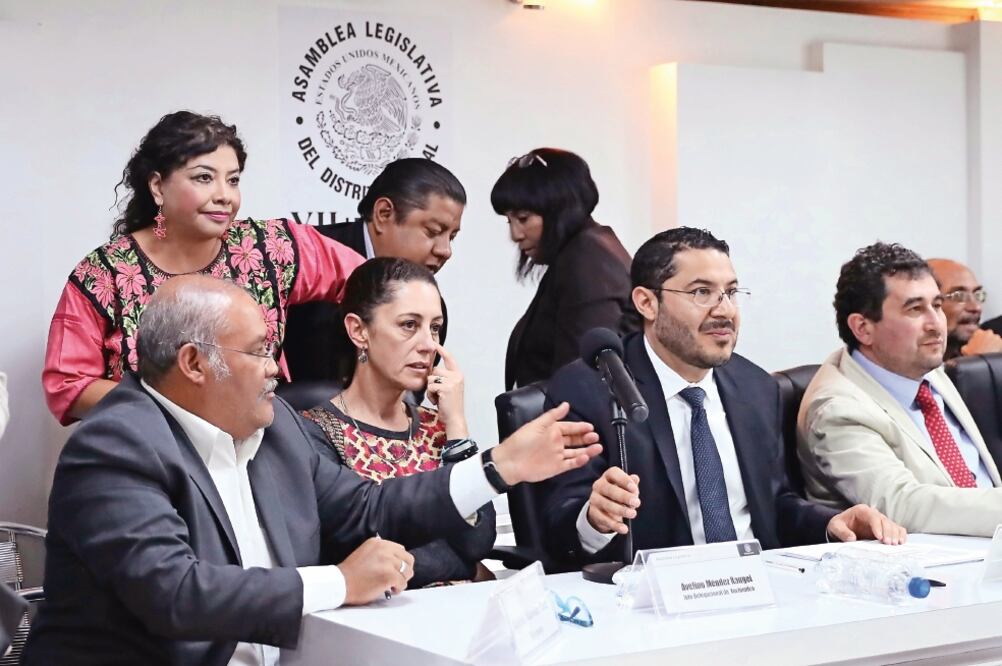 Clara Brugada acudió al primer encuentro con los tres aspirantes a la candidatura y destacó la apertura de todos para que salga bien el proceso (ARCHIVO EL UNIVERSAL)