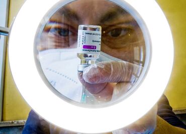 Tercera dosis de AstraZeneca contra ómicron, tan afectiva como dos dosis frente a delta