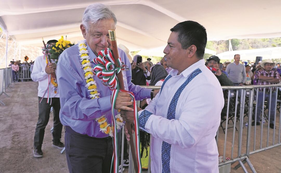El Presidente recibió una carta de intención para la paz que propone Sola de Vega para resolver el conflicto por tierras. Foto: ESPECIAL