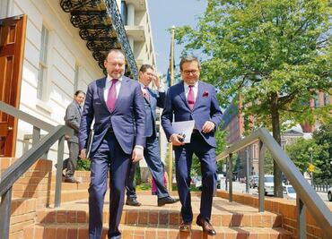 Trump advierte a Canadá y lanza elogios para AMLO