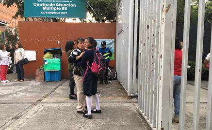 Con prisas y corriendo, regresan a clases en CDMX