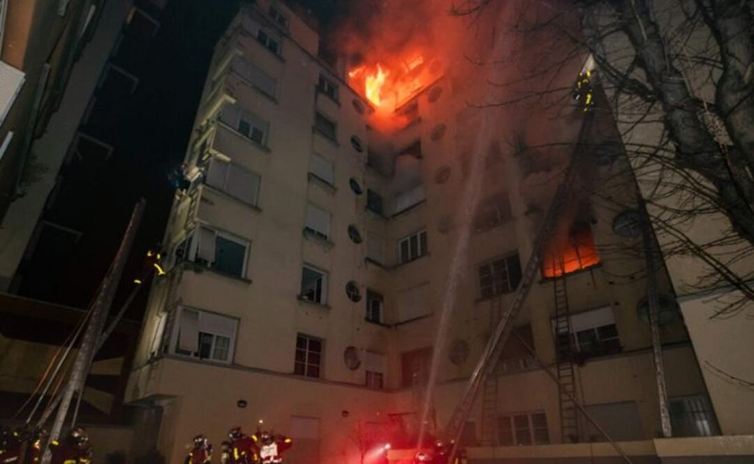 El fuego se declaró sobre la 01.00, hora local. Foto: AFP