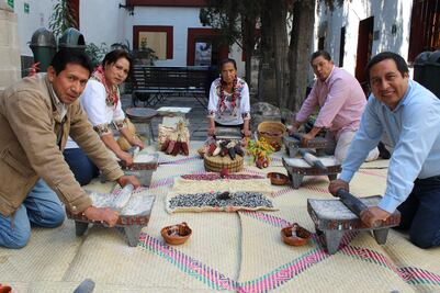 La familia que rescata el mole tradicional 