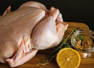 ¿Qué le pasa al cuerpo si comes pollo casi a diario?