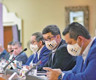 Gobernadores entran “tarde” a puja por vacunas