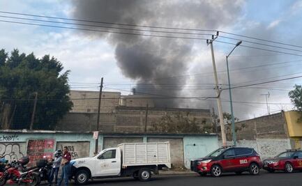 Reportan incendio en casa habitación de Santa Martha Acatitla