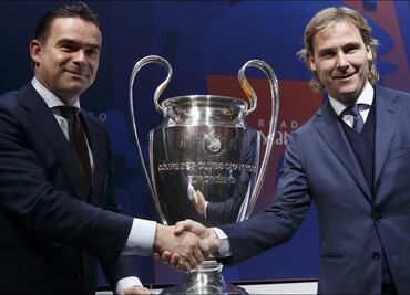 Marc Overmars fue sancionado por acoso sexual a empleadas del Ajax