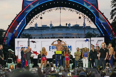 Presentan cargos contra 5 acusados por planear ataque en evento UFC de Trump; buscaban atraer a multitud a una "trampa"