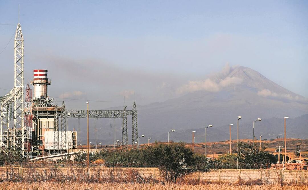 Las emisiones de CO2 dependen de las centrales termoeléctricas que usan combustibles fósiles, explicó la CFE. Foto: Archivo AP