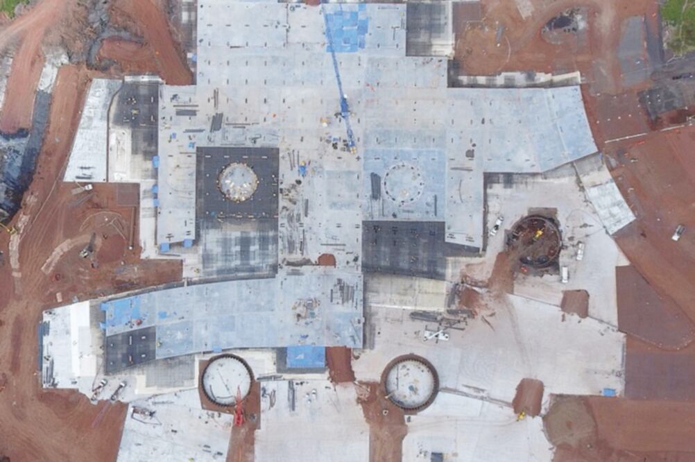 La construcción. Panorama aéreo de la zona en la cual se levanta el nuevo aeropuerto, donde señalan, hay explotación minera. (ARCHIVO EL UNIVERSAL)