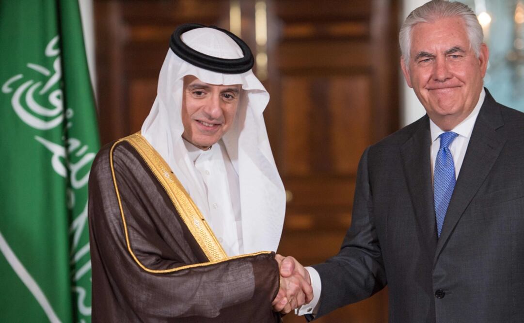 El ministro de Asuntos Exteriores saudí, Adel al Jubeir, y el secretario de Estado de EEUU, Rex Tillerson (Foto: EFE)