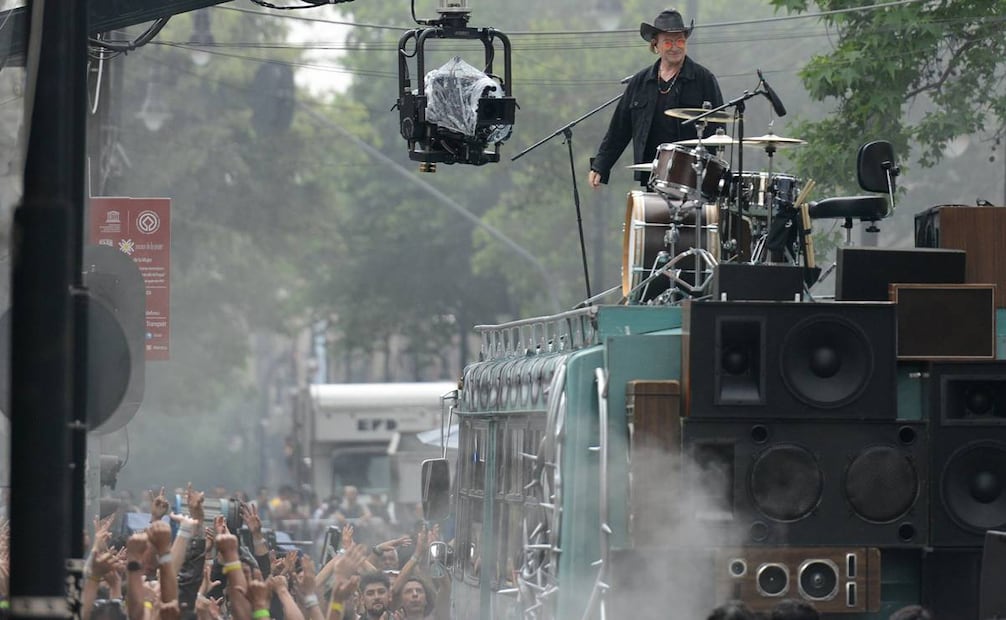 La banda irlandesa U2 en la grabación de su nuevo video musical en las calles del Centro Histórico de la Ciudad de México.
FOTO: Javier Lira Otero/Clasos.com.mx